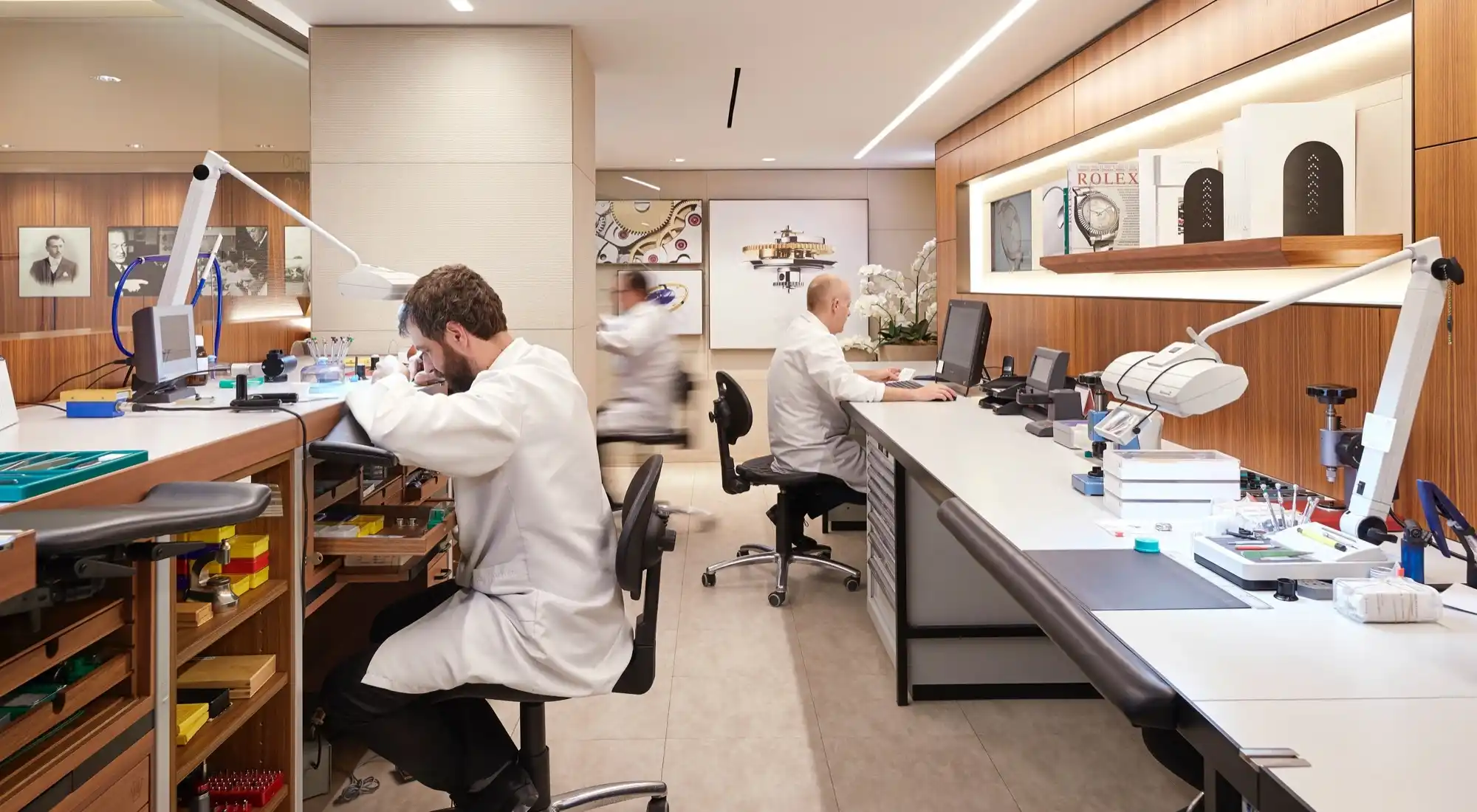 First-Class Service - Swiss Time Square