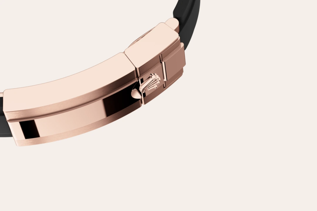 Rolex Cosmograph Daytona in 18 ct Everose gold with lugs set with diamonds, M126535TBR-0002 - Swiss Time Square