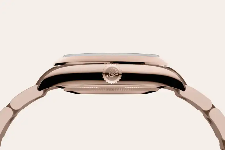 Rolex Oyster Perpetual in 18 ct Everose gold, M124205-0001 - Swiss Time Square